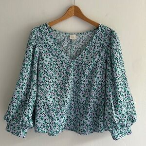Floral blouse with v neck and 3/4 blouson sleeves size Small